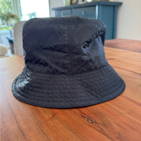 Burberry Monogram Jacquard Bucket Hat sz M - barely worn - Picture 7 of 10